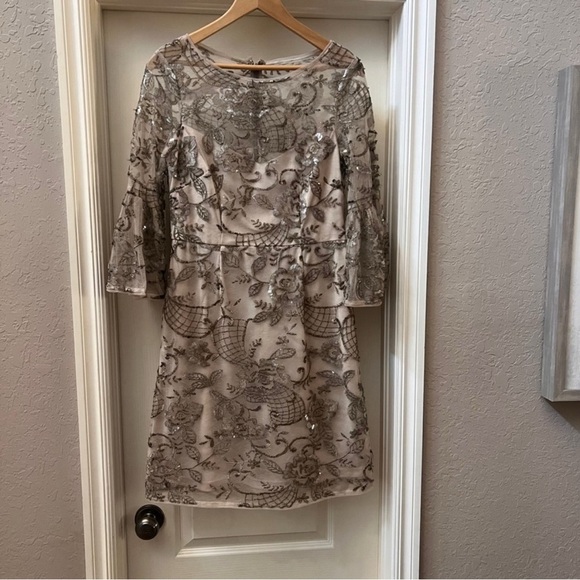 Adrianna Papell bell sleeve beaded sheath cocktail dress in size 8 - Picture 3 of 15